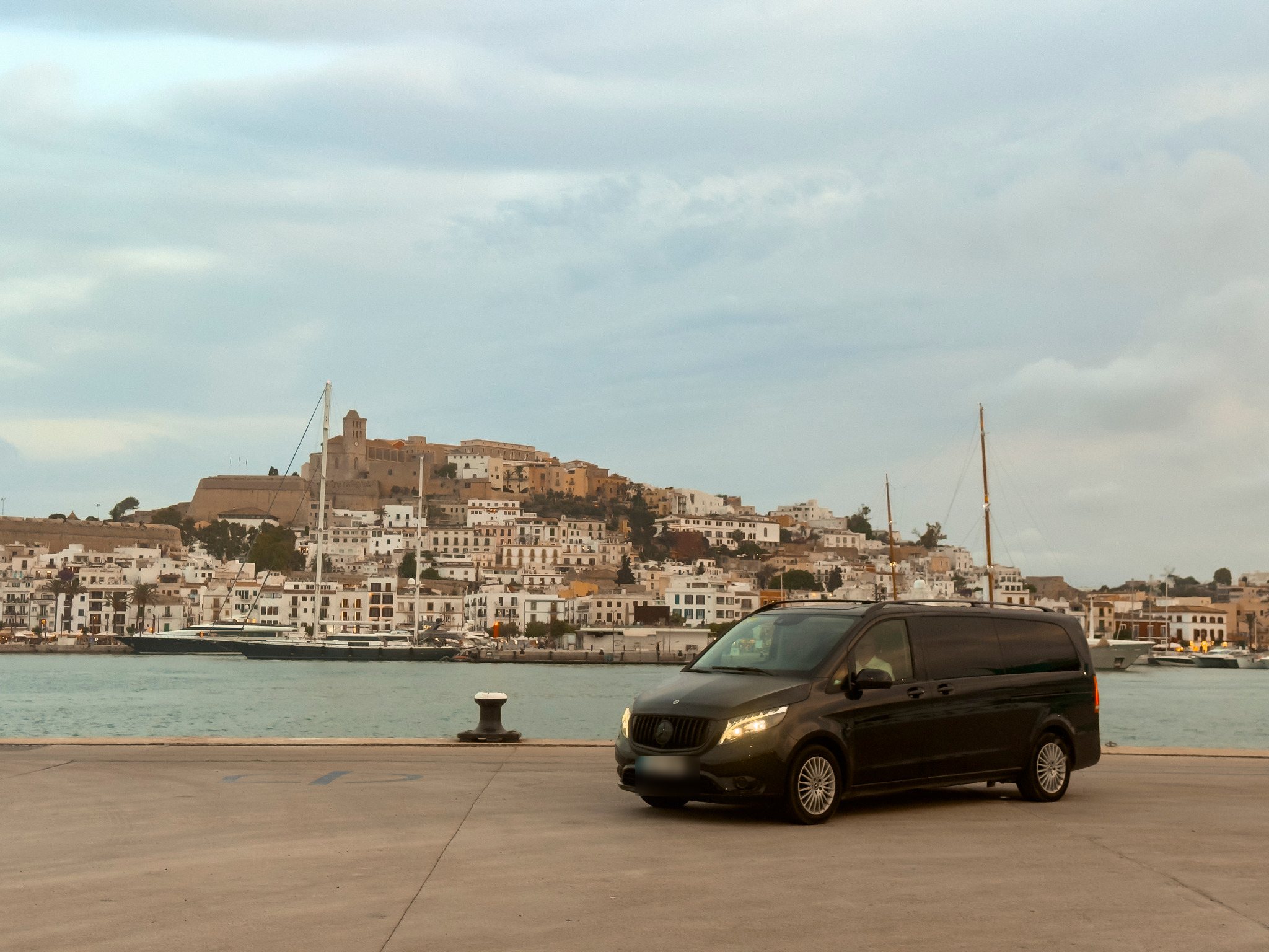 Servicio de chófer privado en Ibiza con Mercedes V-Class